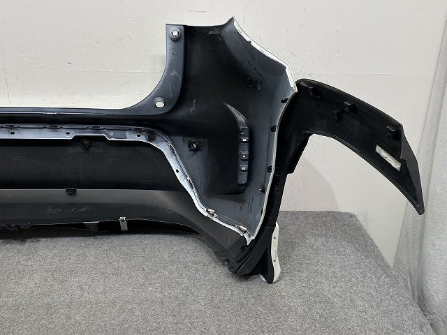 ヤリスクロス MXPB10/MXPB15/MXPJ10/MXPJ15 純正 リア バンパー スポイラー付 52159-52D00/10/20 ホワイトパール 089 トヨタ(149553)