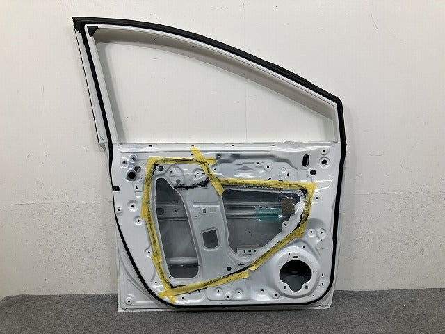 フリード GT1/GT2/GT3/GT4/GT5/GT6/GT7/GT8 純正 左 フロント ドア ドアパネル プラチナホワイトパール NH609P ホンダ(149564)