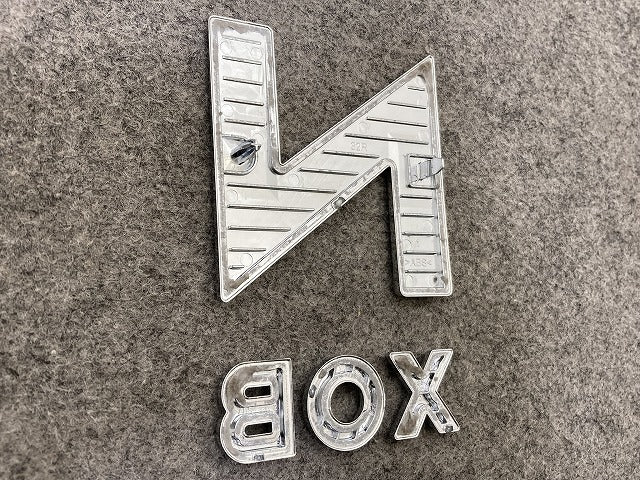 新車取り外し!N-BOX/NBOX Nボックス 純正 エンブレム/オーナメント ステッカー メッキ ホンダ(149624)