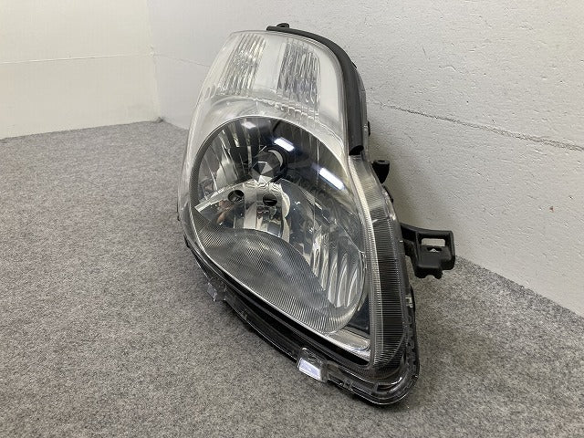ヴィッツ 90系/NCP91/NCP95/KSP90/SCP90 純正 後期 右 ヘッドライト/ランプ キセノン HID レベライザー 刻印A0 ICHIKOH 52-183(149683)