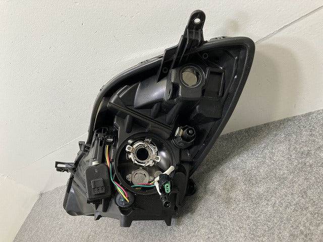 ヴィッツ 90系/NCP91/NCP95/KSP90/SCP90 純正 後期 右 ヘッドライト/ランプ キセノン HID レベライザー 刻印A0 ICHIKOH 52-183(149683)