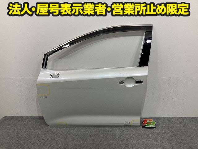 アクア/AQUA MXPK10/MXPK11/MXPK15/MXPK16 純正 左 ドア バイザー付 ドアパネル LH ホワイトパールクリスタルシャイン 070 トヨタ(149696)