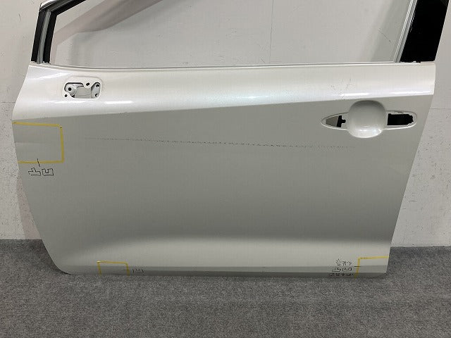アクア/AQUA MXPK10/MXPK11/MXPK15/MXPK16 純正 左 ドア バイザー付 ドアパネル LH ホワイトパールクリスタルシャイン 070 トヨタ(149696)