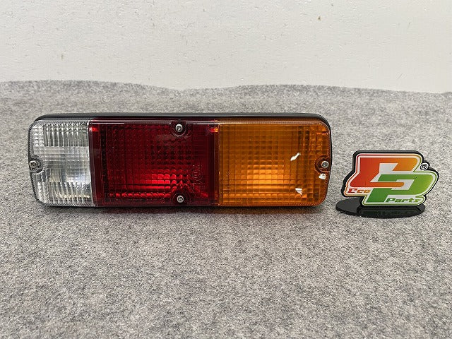 ランドクルーザー/ランクル 70系 GRJ76K GDJ76W 純正 右 テールランプ/ライト/レンズ ハロゲン KOITO 26-5BR 81550-WY060 トヨタ(149714)