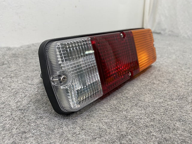 ランドクルーザー/ランクル 70系 GRJ76K GDJ76W 純正 右 テールランプ/ライト/レンズ ハロゲン KOITO 26-5BR 81550-WY060 トヨタ(149714)