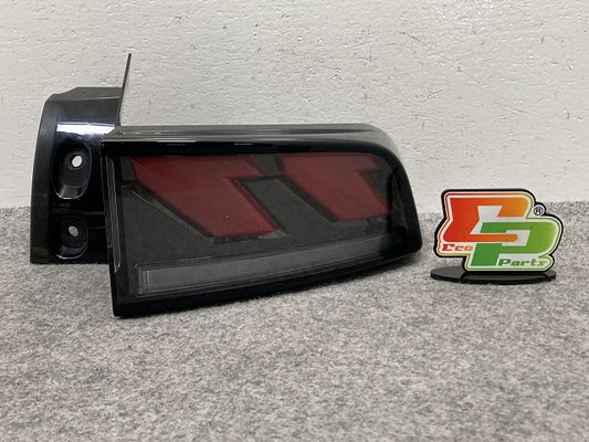 フロンクス WDB3S 純正 右 テールランプ/ライト/レンズ LED RH M886 35603-74T00 スズキ(149734)
