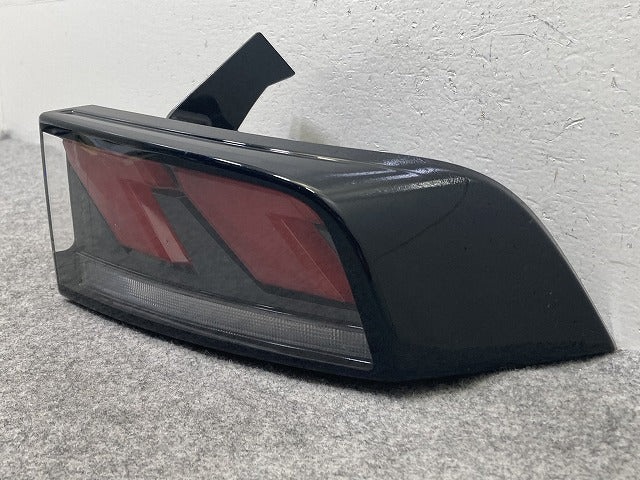 フロンクス WDB3S 純正 右 テールランプ/ライト/レンズ LED RH M886 35603-74T00 スズキ(149734)