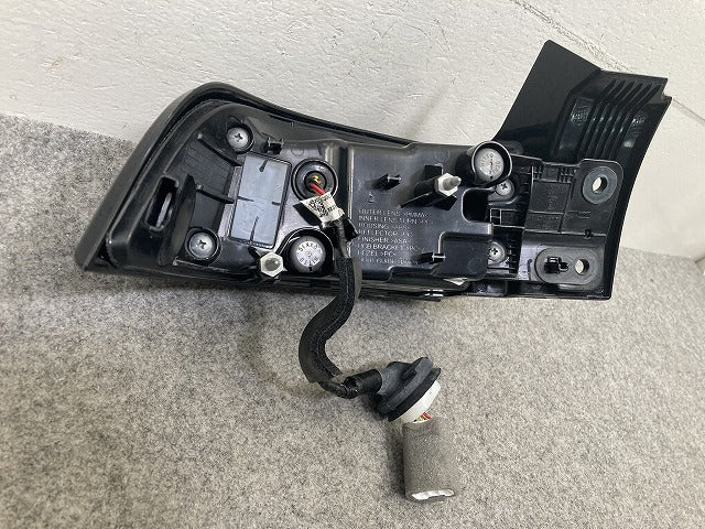 フロンクス WDB3S 純正 右 テールランプ/ライト/レンズ LED RH M886 35603-74T00 スズキ(149734)