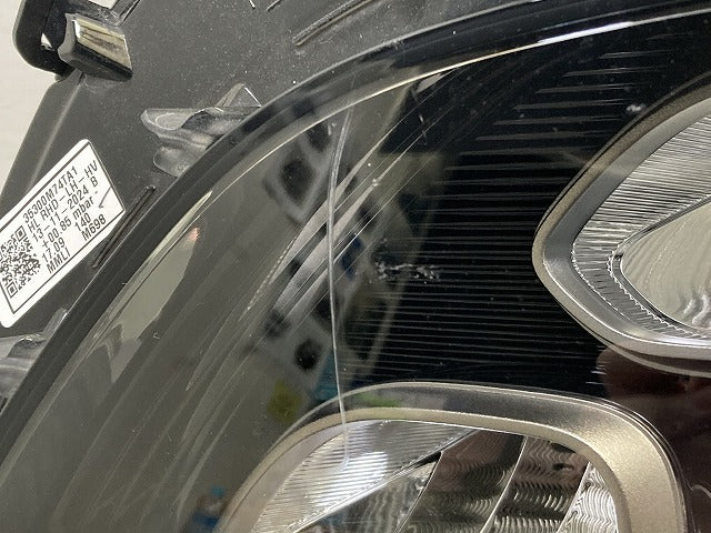 フロンクス WDB3S 純正 左 ヘッドライト/ランプ LED AL Automotive Lighting 35300M74TA1 スズキ(149793)