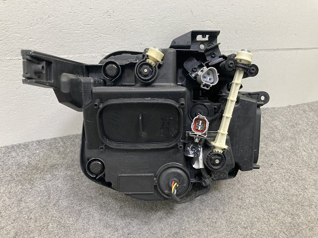 フロンクス WDB3S 純正 左 ヘッドライト/ランプ LED AL Automotive Lighting 35300M74TA1 スズキ(149793)