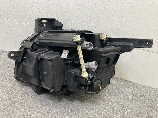 フロンクス WDB3S 純正 右 ヘッドライト/ランプ LED AL Automotive Lighting 35100M74TA1 スズキ(149794)