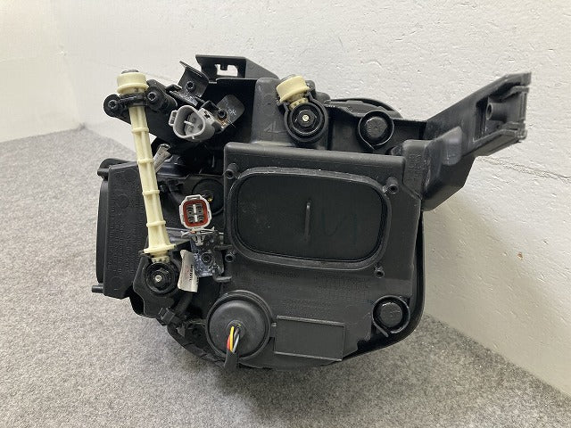 フロンクス WDB3S 純正 右 ヘッドライト/ランプ LED AL Automotive Lighting 35100M74TA1 スズキ(149794)