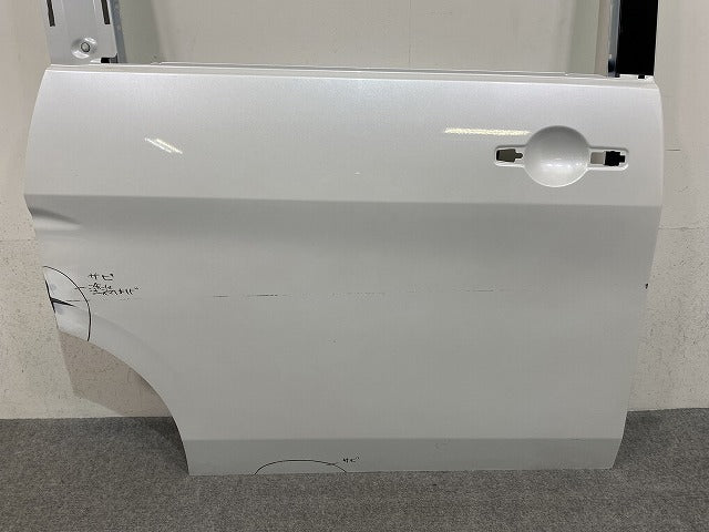 セレナ C28/NC28/FC28/FNC28 e-POWER/GC28/GFC28 純正 右 スライドドア バイザー付 プリズムホワイト QBE 日産(149796)