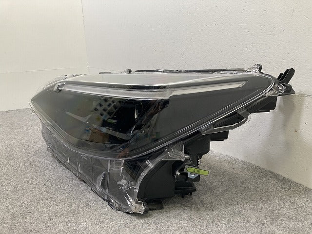 ヤリスクロス MXPB10/MXPB15 ハイブリッド/MXPJ10/MXPJ15 純正 左 ヘッドライト/ランプ レベライザーLED 刻印B2 KOITO 52-325(149798)