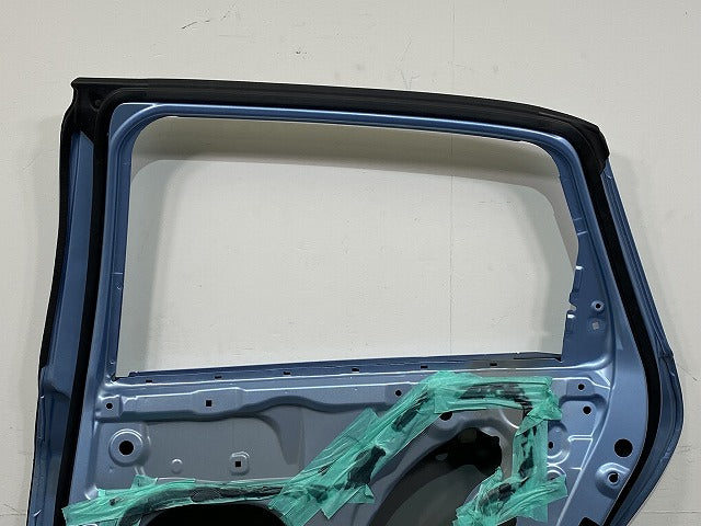 フィット GR1/GR2/GR3/GR4/GR5/GR6/GR7/GR8 純正 右 リア ドア エアーライトブルーメタリック B626M ホンダ(149799)