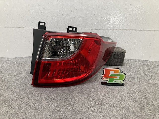プレマシー CW/CWEAW/CWEFW 純正 右 テールランプ/ライト/レンズ ハロゲン STANLEY P9377 マツダ(149806)