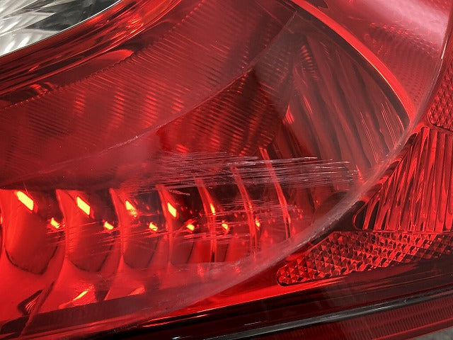 プレマシー CW/CWEAW/CWEFW 純正 右 テールランプ/ライト/レンズ ハロゲン STANLEY P9377 マツダ(149806)