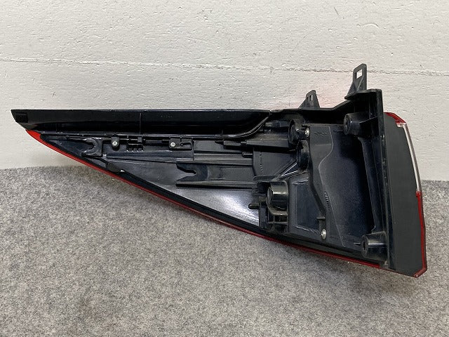 プレマシー CW/CWEAW/CWEFW 純正 右 テールランプ/ライト/レンズ ハロゲン STANLEY P9377 マツダ(149806)