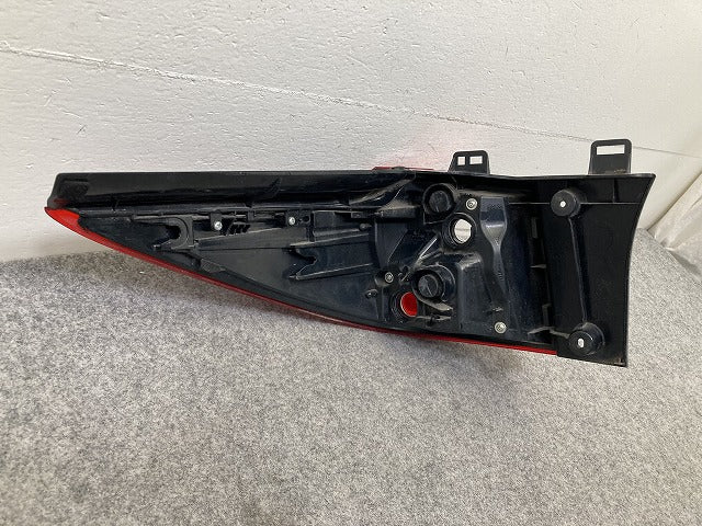 プレマシー CW/CWEAW/CWEFW 純正 右 テールランプ/ライト/レンズ ハロゲン STANLEY P9377 マツダ(149806)