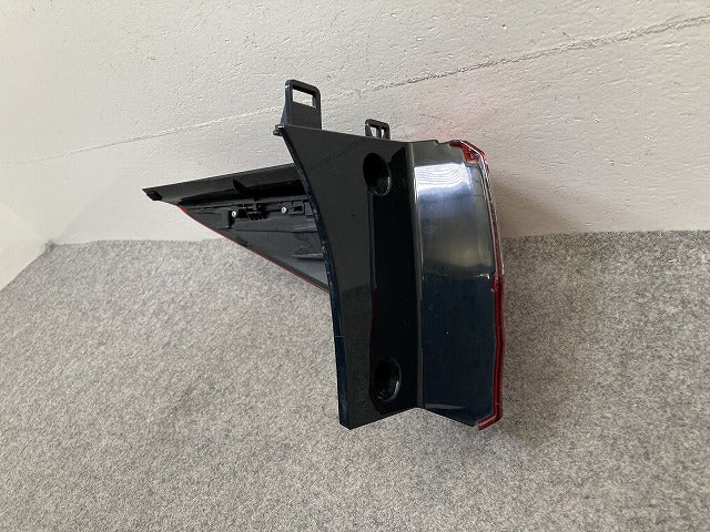 プレマシー CW/CWEAW/CWEFW 純正 右 テールランプ/ライト/レンズ ハロゲン STANLEY P9377 マツダ(149806)