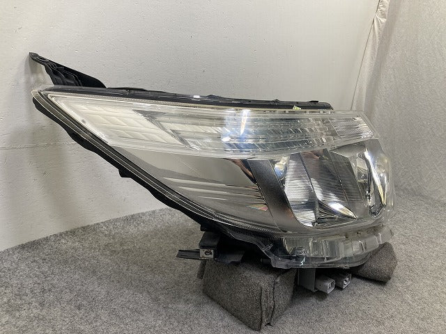 エスクァイア/ノア 80系 ZRR80/ZRR85 /ZWR80 純正 前期 右 ヘッドライト/ランプ LED レベライザー 刻印J RH ICHIKOH 28-227 トヨタ(149832)
