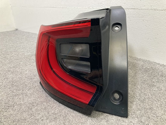 ヤリス KSP210/MXPA10/MXPA15  純正 左 テールランプ/ライト/レンズ LED LH KOITO K0-10 81561-K0020 ブラック ソリッド トヨタ(149833)