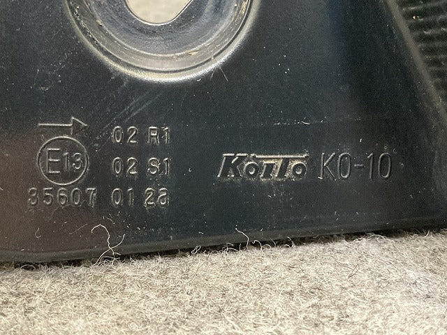 ヤリス KSP210/MXPA10/MXPA15 純正 右 テールランプ/ライト/レンズ LED RH KOITO K0-10 81551-K0020 ブラック ソリッド トヨタ(149834)