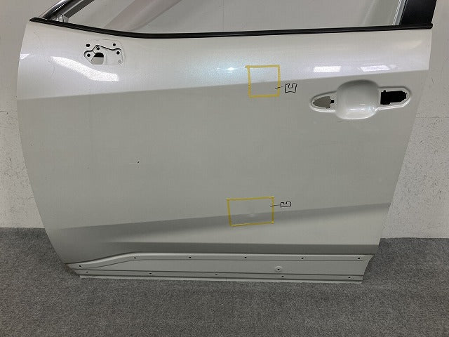 RAV4 ラブ4 MXAA52/MXAA54/AXAH52/AXAH54 純正 左 フロント ドア バイザー付 ホワイトパールクリスタルシャイン 070 トヨタ(149857)