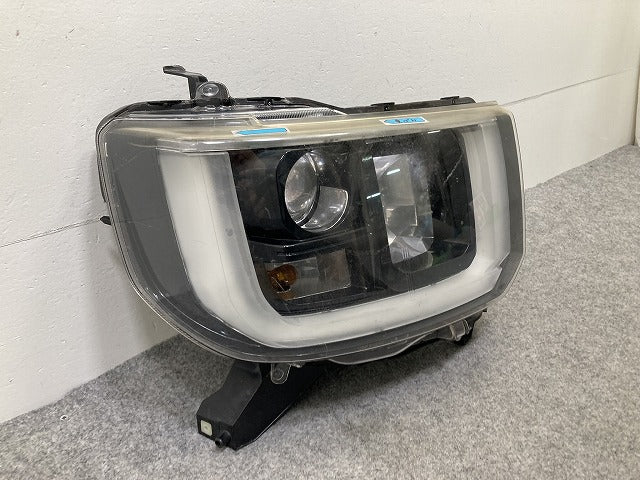 ウェイク LA700S/LA710S 純正 右 ヘッドライト/ランプ LED レベライザー RH STANLEY W2664 ダイハツ(149865)