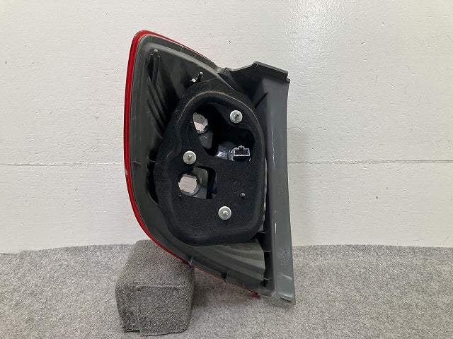 フィット GE6/GE7/GE8/GE9 純正 右 テールランプ/ライト/レンズ ハロゲン RH STANLEY P7030 ホンダ(149867)