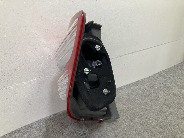 フィット GE6/GE7/GE8/GE9 純正 右 テールランプ/ライト/レンズ ハロゲン RH STANLEY P7030 ホンダ(149867)