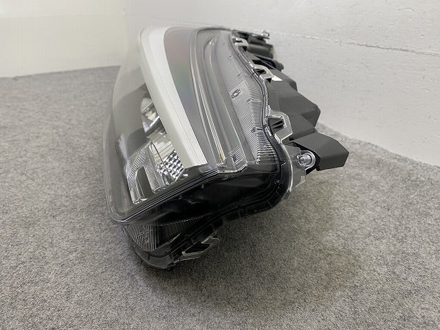 ライズ A200A/A210A/A201A/A202A 純正 右 ヘッドライト/ランプ レベライザーLED ICHIKOH 1990 トヨタ(149868)
