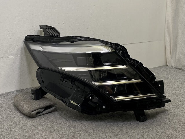 セレナ C28/NC28/FC28/FNC28 e-POWER/GC28/GFC28 純正 右 ヘッドライト/ランプ LED レベライザー 刻印E KOITO 100-2379Y 日産(149872)