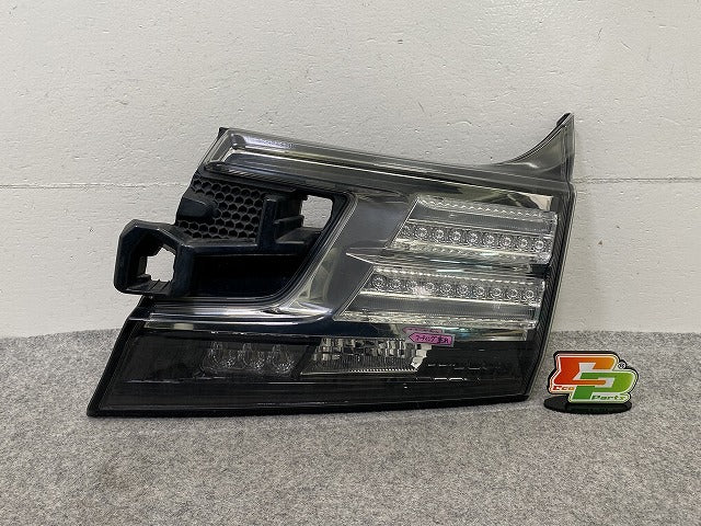 ヴェルファイア 30系/AGH30W/AGH35W/GGH30W/GGH35W 純正 前期 右 テールランプ/ライト LED フィニッシャー KOITO 58-72 トヨタ(149895)