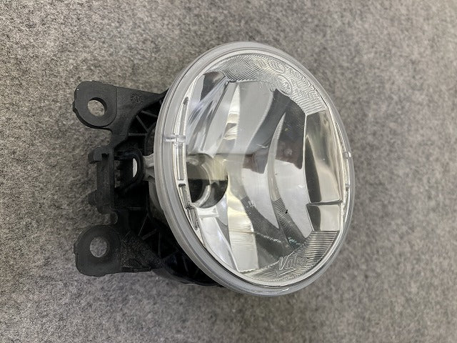 ジムニー JB64W 純正 左右共通 フォグランプ/フォグライト ハロゲン VALEO 90054229 スズキ(149905)