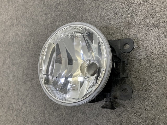 ジムニー JB64W 純正 左右共通 フォグランプ/フォグライト ハロゲン VALEO 90054229 スズキ(149905)