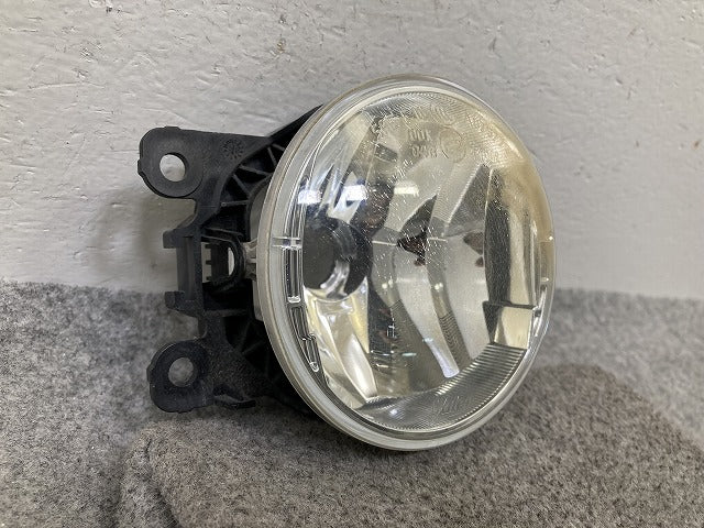 ジムニー JB64W 純正 左右共通 フォグランプ/フォグライト ハロゲン VALEO 90054229 スズキ(149908)