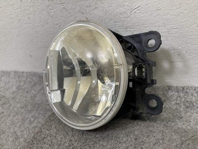 ジムニー JB64W 純正 左右共通 フォグランプ/フォグライト ハロゲン VALEO 90054229 スズキ(149908)