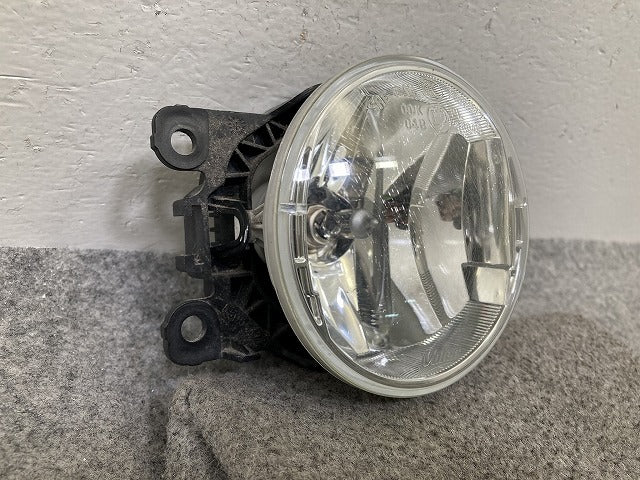ジムニー JB64W 純正 左右共通 フォグランプ/フォグライト ハロゲン VALEO 90054229 スズキ(149909)