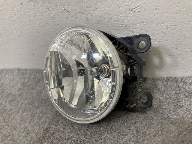 ジムニー JB64W 純正 左右共通 フォグランプ/フォグライト ハロゲン VALEO 90054229 スズキ(149909)