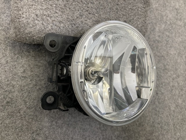ジムニー JB64W 純正 左右共通 フォグランプ/フォグライト ハロゲン VALEO 90054229 スズキ(149910)