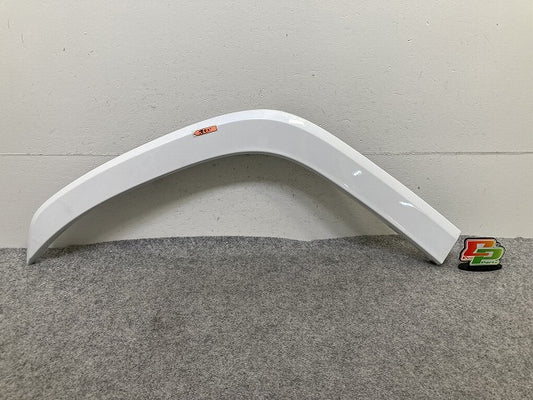 ランドクルーザー/ランクル FJA300W/VJA300W 純正 右 リア フェンダーアーチモール 75605-60120/1/2 ホワイトパール 090 トヨタ(149918)