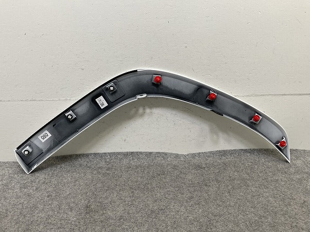 ランドクルーザー/ランクル FJA300W/VJA300W 純正 右 リア フェンダーアーチモール 75605-60120/1/2 ホワイトパール 090 トヨタ(149918)