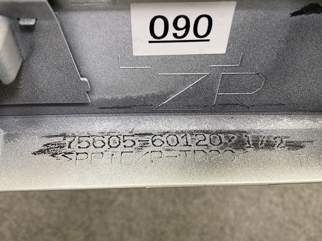 ランドクルーザー/ランクル FJA300W/VJA300W 純正 右 リア フェンダーアーチモール 75605-60120/1/2 ホワイトパール 090 トヨタ(149918)