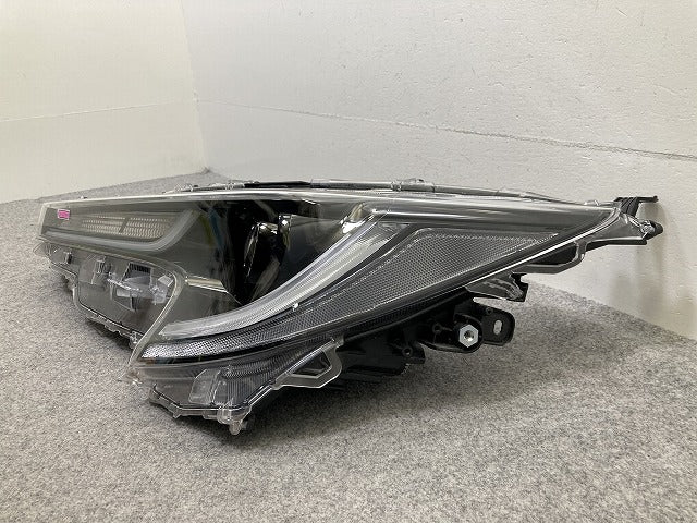 カローラ スポーツ 210系/NRE210H/214/ZWE211/213/19/MZEA12H 純正 左 ヘッドライト/ランプ LED 刻印B 12-614 81106-12L10(149919)