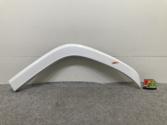 ランドクルーザー/ランクル FJA300W/VJA300W 純正 左 リア フェンダーアーチモール 75606-60120/1/2 ホワイトパール 090 トヨタ(149923)