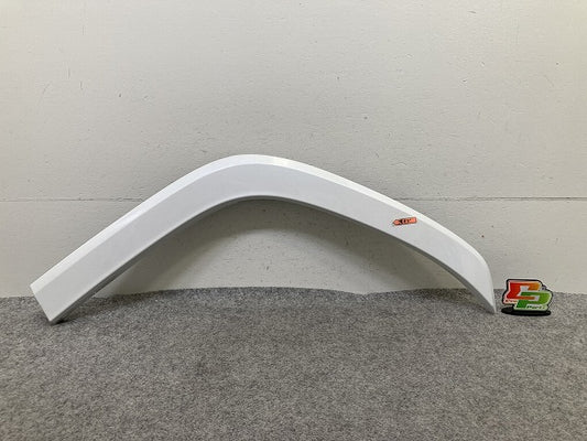 ランドクルーザー/ランクル FJA300W/VJA300W 純正 左 リア フェンダーアーチモール 75606-60120/1/2 ホワイトパール 090 トヨタ(149923)