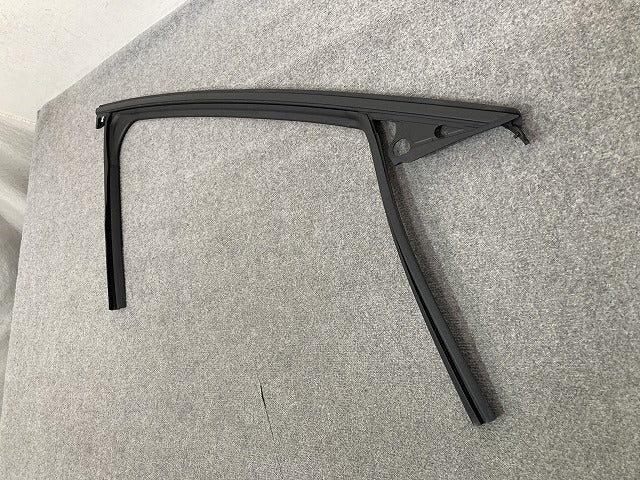 新品!CX-30/CX30 純正 右 フロント ドア ガラス ラン ドア ウエザーストリップ E9KG-Y06 DFR5-58-60ZD 素地 マツダ(149955)