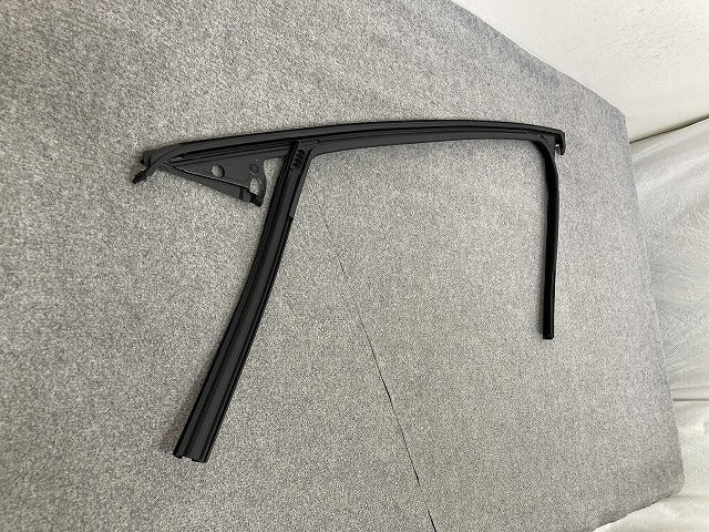 新品!CX-30/CX30 純正 右 フロント ドア ガラス ラン ドア ウエザーストリップ E9KG-Y06 DFR5-58-60ZD 素地 マツダ(149955)