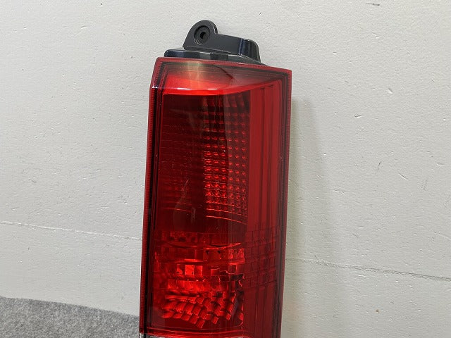エブリィ DA64V/DA64W 純正 右 テールランプ/ライト/レンズ ハロゲン TOKAIDENSO 35603-68H1 スズキ(149962)